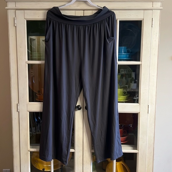 NWOT Yoga Pants, Pleated High Waist Loose Slant Pocket Wide Leg Dark Gray SZ XXL - Picture 7 of 10